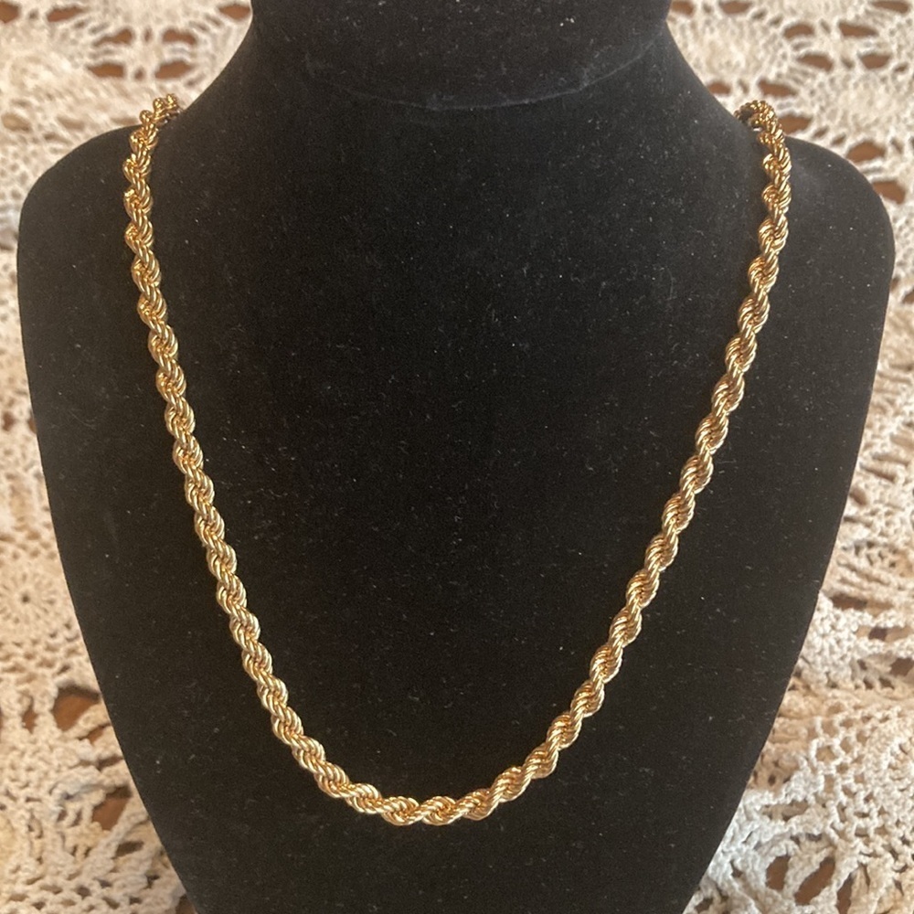 MONET Vintage 28” Heavy Gold Tone Rope Chain - Picture 5 of 12